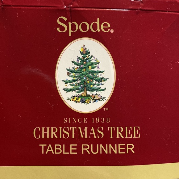 Spode Christmas Tree Table Runner - Picture 8 of 10